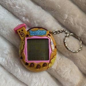 Tamagotchi Connection v5 Familtchi English Chocolate Cookie Dough 2008